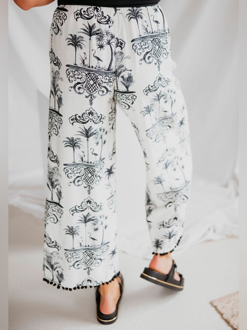 GiGio Women's Black & White Printed Wide-Leg Pants - Picture 2 of 13